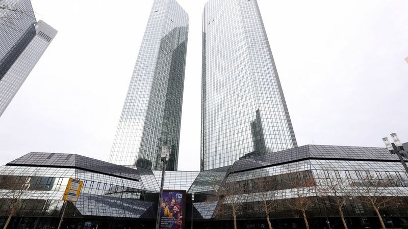 Aizdomās par naudas atmazgāšanu Vācijas policija veic kratīšanas Deutsche Bank