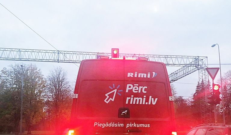 Rimi Latvia sāk publiskos testus e-veikala piegādēm