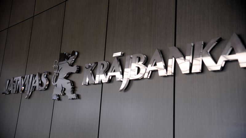 Krājbankas lietā uzpeld, iespējams, viltoti dokumenti