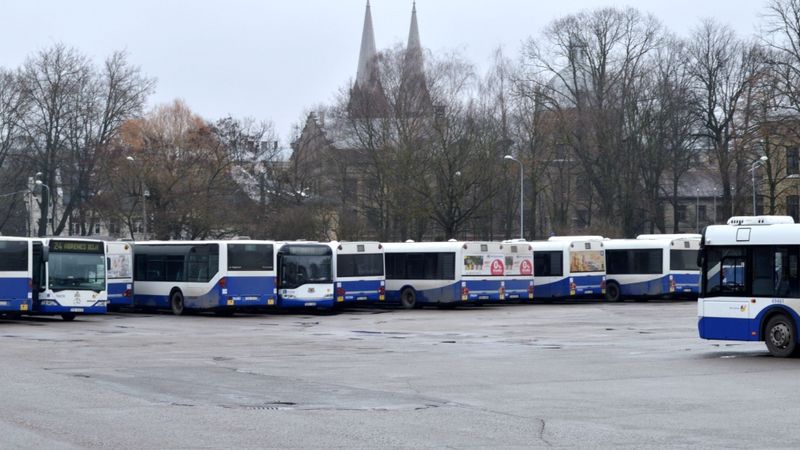Babītē sadedzis Rīgas satiksmes autobuss