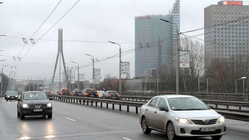 Eksperte: Aug privātpersonu skaits, kas automašīnas pērk paši, bez līzinga palīdzības