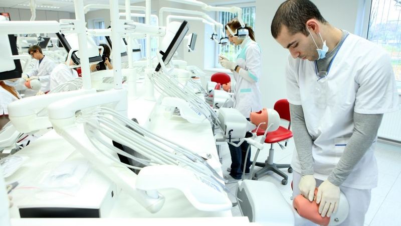Speciālistu piesaistīšanai dzēsīs vairāk nekā 600 valsts galvoto studiju un studējošo kredītu