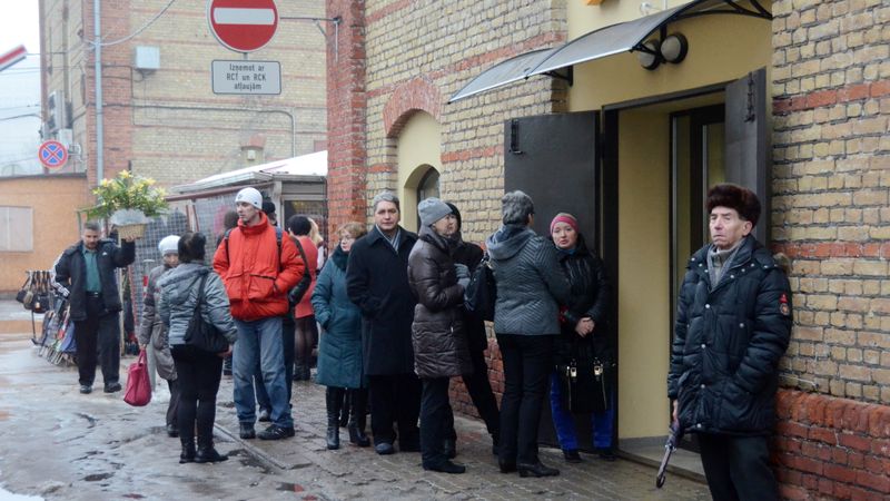 Juriste: Rīdzinieku kartes ir nelikumīgas; lūdz sākt kriminālprocesu pret Ušakovu