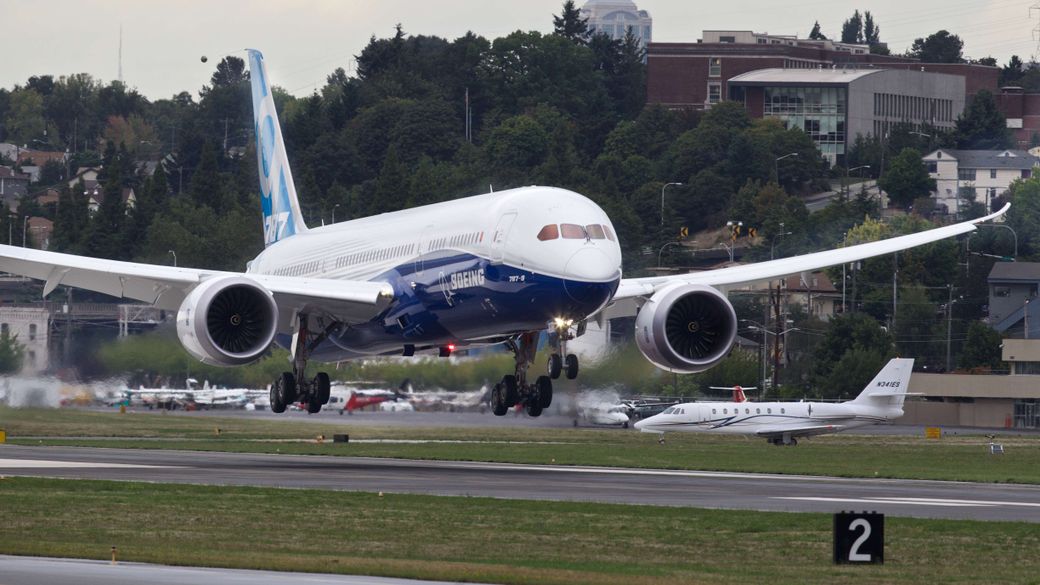 Dreamliner atkal cīnās ar problēmām