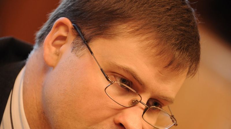 Dombrovskis: iekšlietu ministrei šobrīd jāturpina strādāt