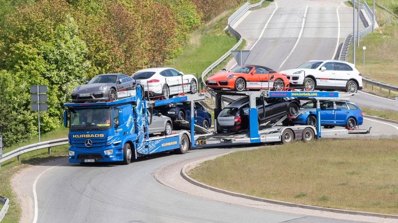 Automašīnu transportētājs Kurbads pieteicis dīkstāves pabalstu aptuveni 40% darbinieku