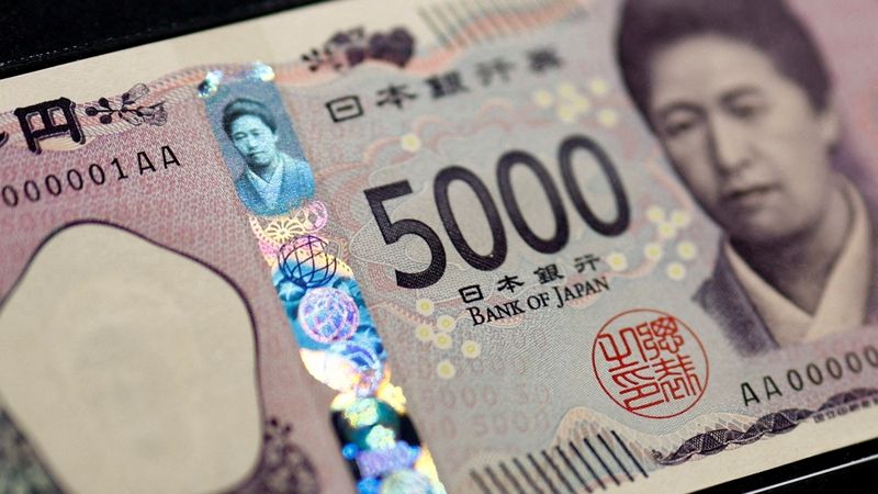 Japāna emitē jaunas banknotes ar 3D hologrammu
