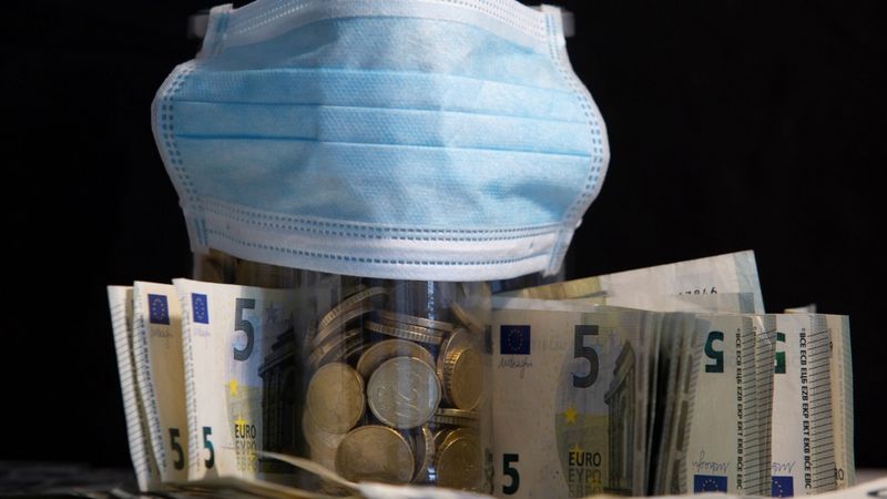 Kopējie nodokļu parādi Latvijā augusta sākumā veidoja 1,001 miljardu eiro