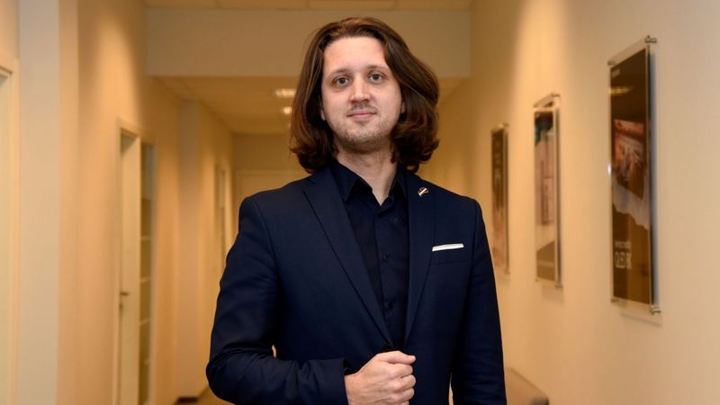 Forši cilvēki bez darba nepaliks