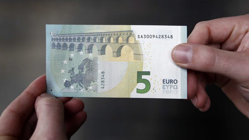 Lielais eiroskeptiķu skaits Latvijā rada bažas Eiropas Komisijai
