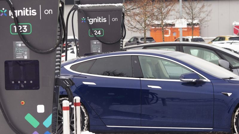 Ignitis Latvija investēs 300 000 eiro uzlādes stacijā pie Rīga Plaza