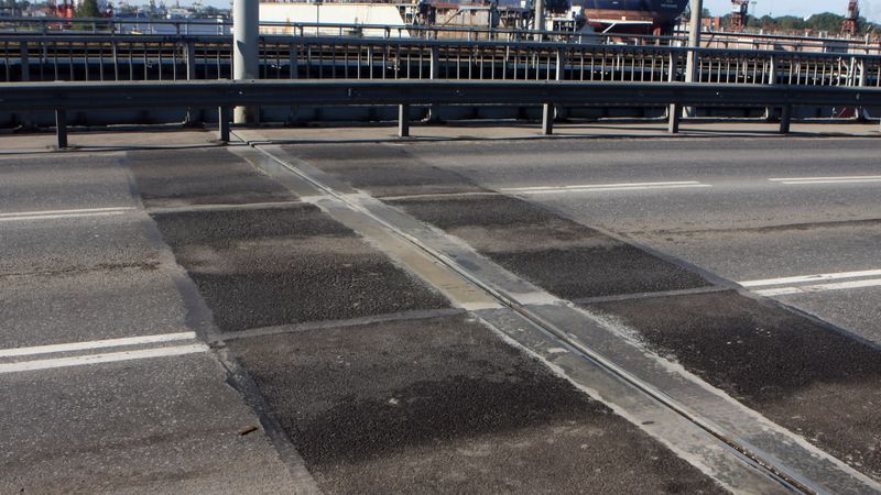 Papildināts - Pabeigta Mīlgrāvja tilta rekonstrukcija; Kārļa Ulmaņa gatves pārvadam prasa 4,5 miljonus