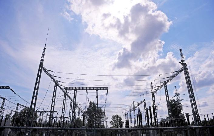 Papildināta - Lietuva un Latvija dzenot uz augšu elektrības cenas; Latvenergo pārmetumus noraida