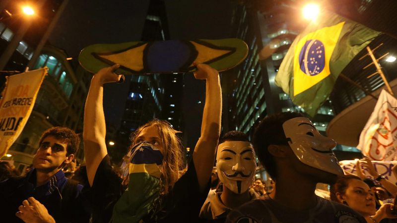 Brazīliju pārņēmuši lielākie protesti divdesmit gadu laikā