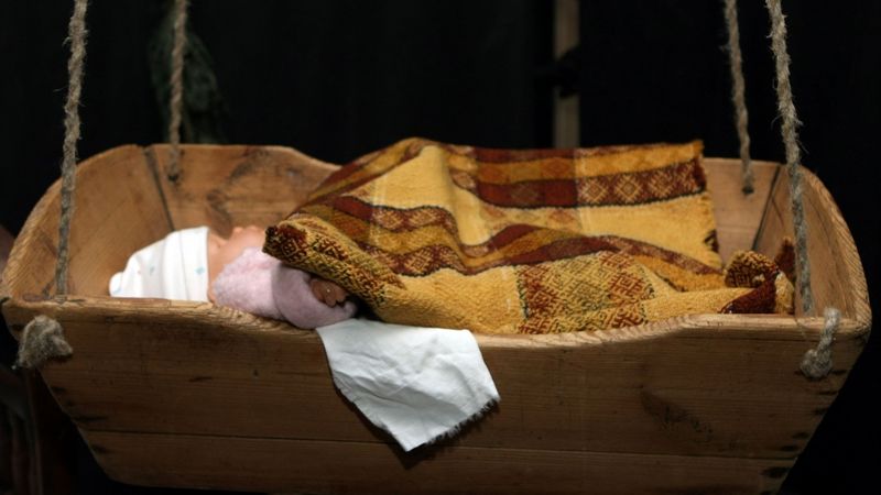 Latvijā turpina samazināties jaundzimušo skaits