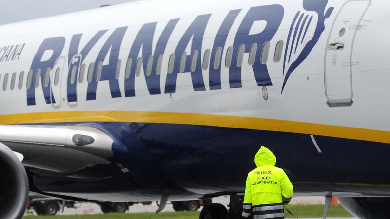 Liepiņš: Nevar subsidēt Ryanair uz citu aviokompāniju rēķina