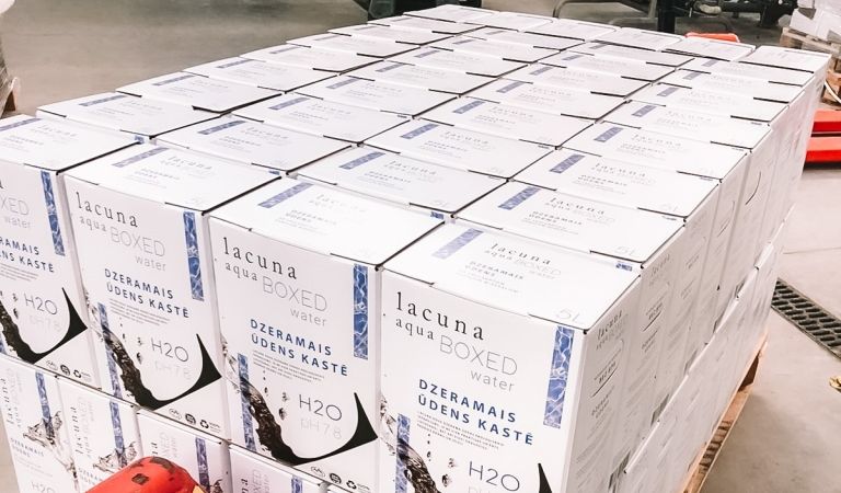 Ģimene iegulda ūdens biznesā