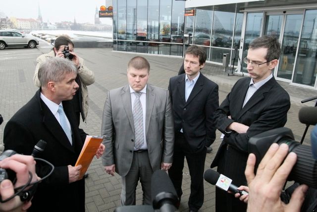 Daugava mēģina palīdzēt Swedbank ar biezpienu