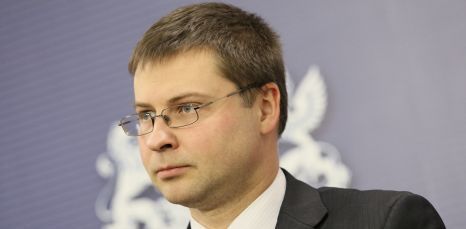 Dombrovskis biedē ar Ukrainas piemēru