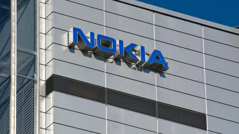 Nokia aizņemsies no Microsoft, lai apmaksātu parādus