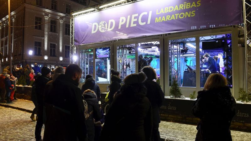 FOTO: Labdarības akcijā Dod pieci! saziedoti vairāk nekā 120 000 eiro