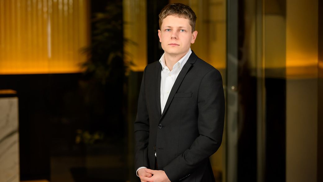 Maijs finanšu tirgos: akciju rallijs, Nasdaq maina noteikumus un jauna FRS galva