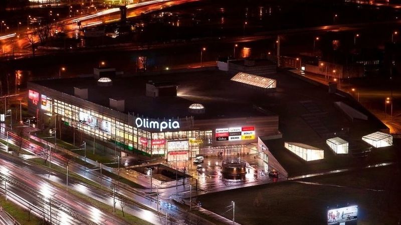 Olimpia slēgtos veikalus atbrīvojis no nomas maksas