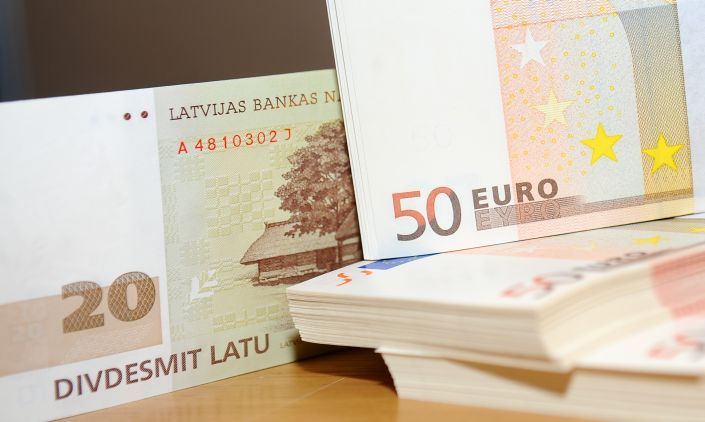 Gatavojoties eiro, iedzīvotāji vēlas pārrēķināt ienākumus un izdevumus un nomainīt maku