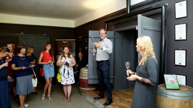 FOTO: Abavas vīna darītavas degustācijas telpas atklāšana