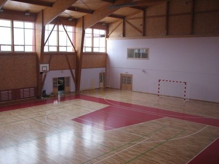 Sabilē atklāj miljonu vērtu sporta centru