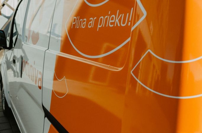 Papildināts - Omniva izmēģinās elektroauto sniegtās priekšrocības Rīgā