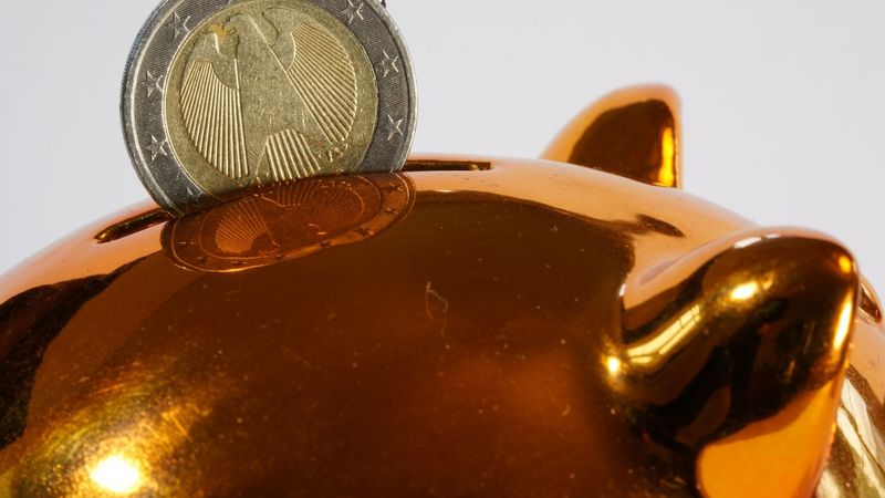 Eiro vērtība samazinās pēc procentlikmju celšanas