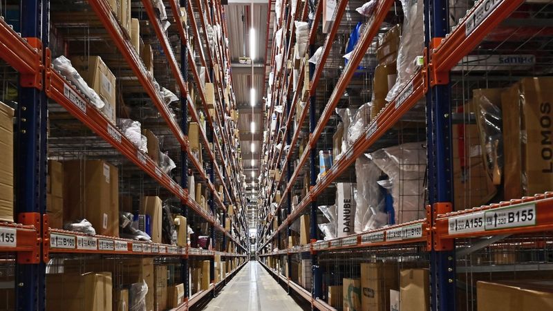 Amazon vēlas pārņemt bankrotējušo lielveikalu ēkas