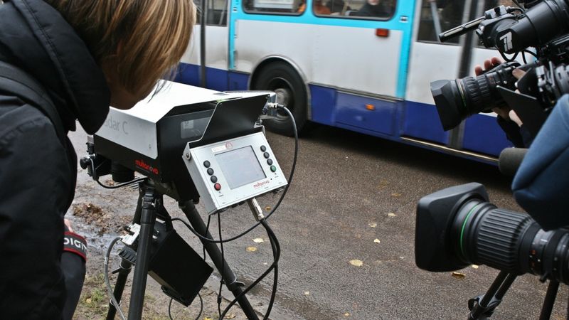 Par pārvietojamiem fotoradariem tomēr nebrīdinās