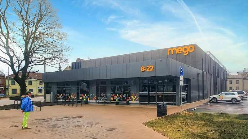 Investējot teju 4 miljonus eiro, kino Aurora vietā izveidots Mego veikals