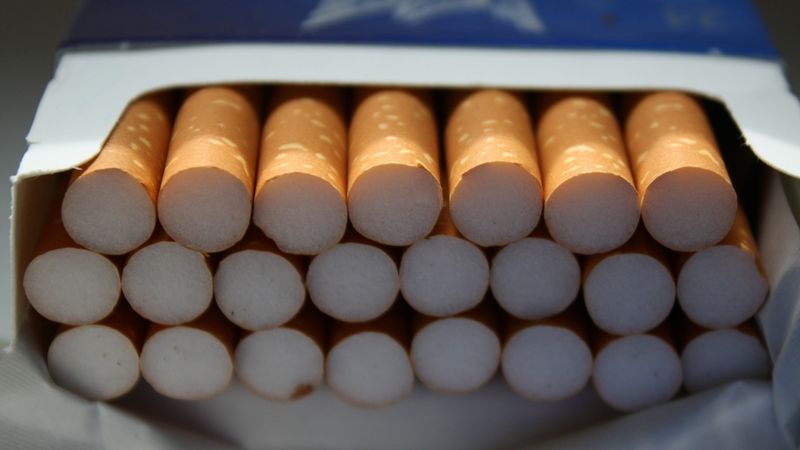 Saistībā ar nelegālu tabakas ražošanu aiztur 32 personas un izņem 300 miljonus cigarešu