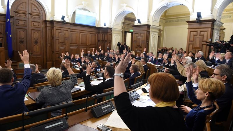 Līdz ar valdību nomaiņu «atlaišanas pabalstos» izmaksās 373 505 eiro