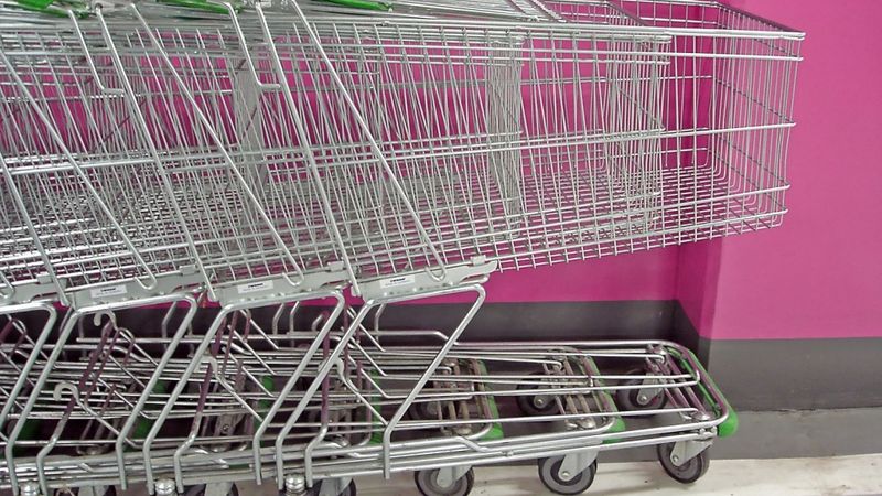 Pētījums: Puse Baltijas valstu iedzīvotāju iepērkas ārzemēs