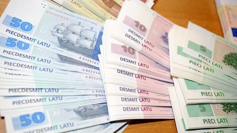 Gada četros mēnešos kopbudžetā pārpalikums 90,2 miljonu latu apmērā