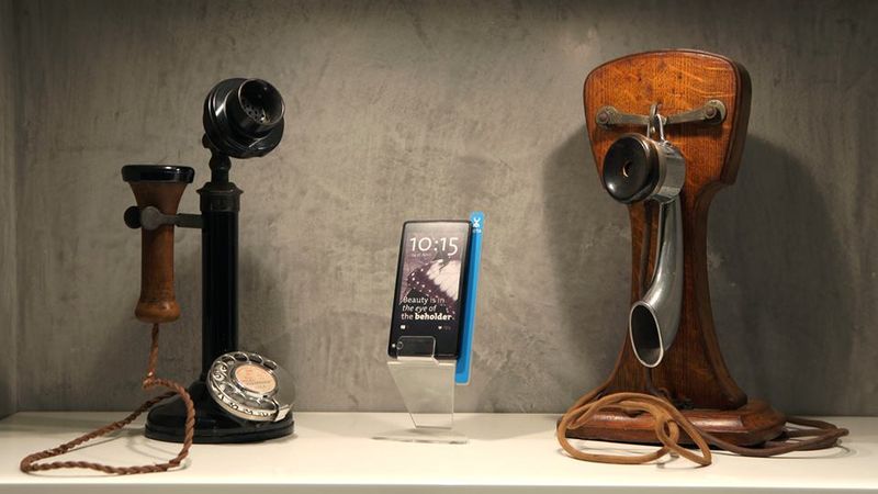 Krievi laiž klajā pirmo Yota telefonu ar diviem ekrāniem