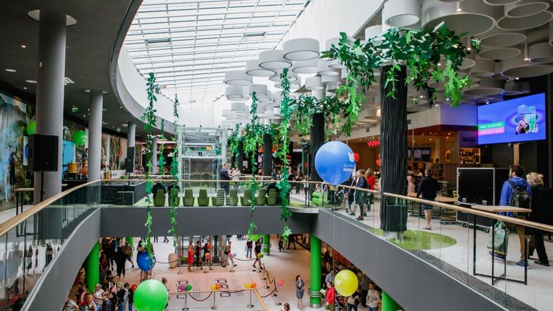 FOTO: Pēc rekonstrukcijas atklāts Baltijā lielākais tirdzniecības centrs