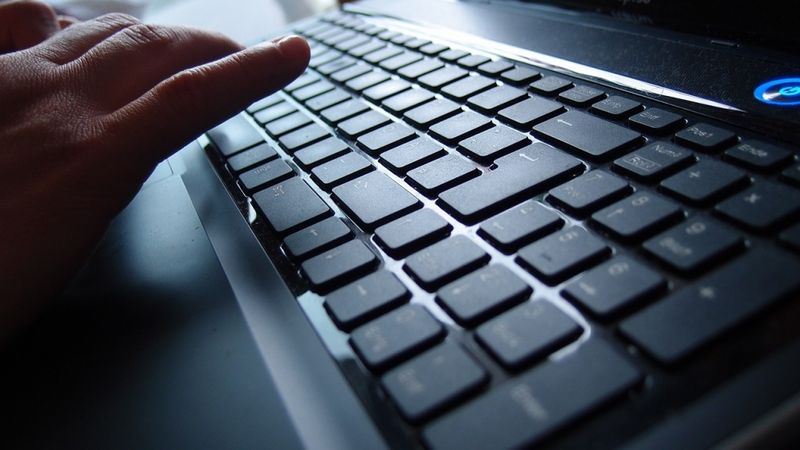 Saeima par diviem gadiem atliek obligāto e-rēķinu ieviešanu norēķinos starp uzņēmumiem