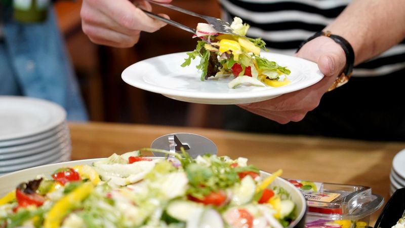 Izejvielu cenas sabiedriskajā ēdināšanā pieaugušas par kopumā aptuveni 30%