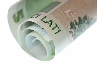 Standard & Poor's atkal paaugstina Latvijas kredītreitingu