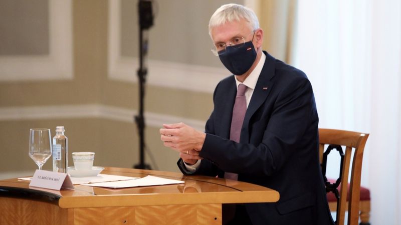 Kariņš: Jāsāk domāt par valsts atbalsta izbeigšanu Covid-19 krīzē skartajiem