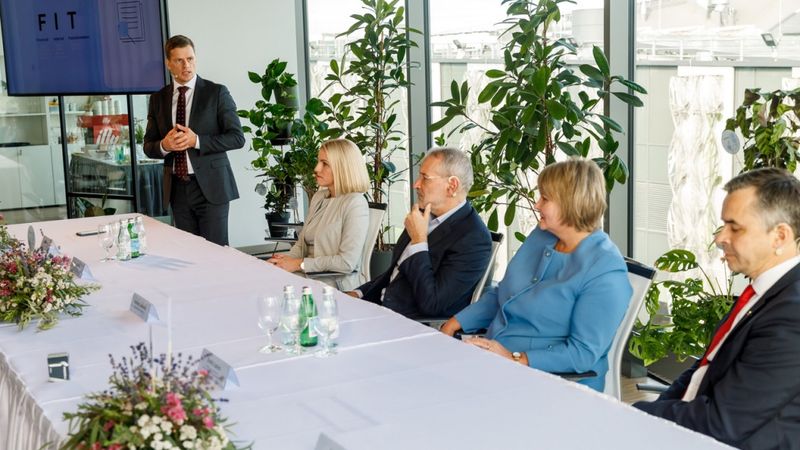Repharm apsver akciju kotēšanu biržā