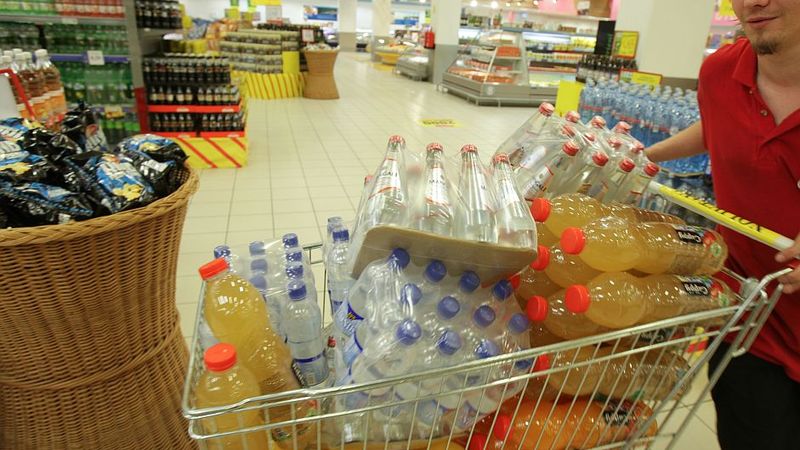 Mazumtirdzniecības apgrozījums pērn sarucis par 2,2%