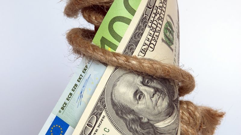 Bankas gatavas diskutēt par Kazāka ideju norakstīt pirmskrīzes parādus