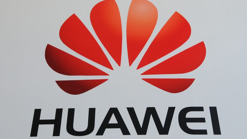 Ķīnas Huawei dibinātājs pirmoreiz piekritis runāt ar žurnālistiem; iemesls - spiegošana