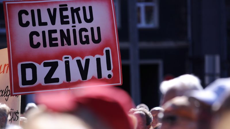 Labklājības ministrs: nebūs problēmu atrast trūkstošos 1,6 miljonus pensiju indeksācijai